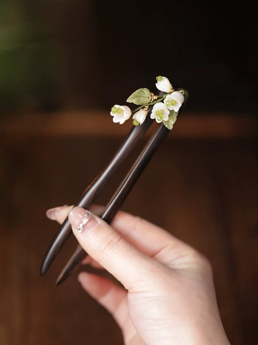 White Flowery Hairpin