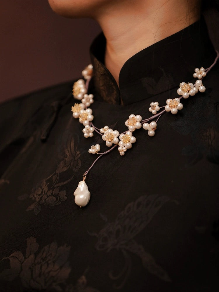 Flowery Necklace With Mother Of Pearl