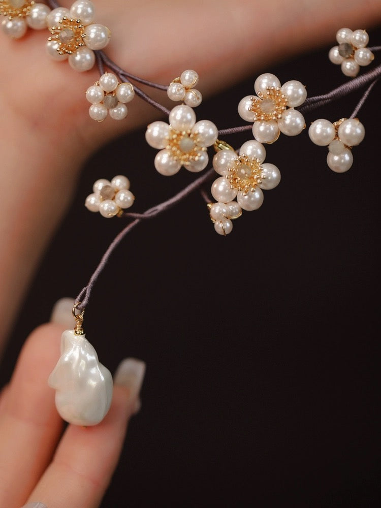 Flowery Necklace With Mother Of Pearl